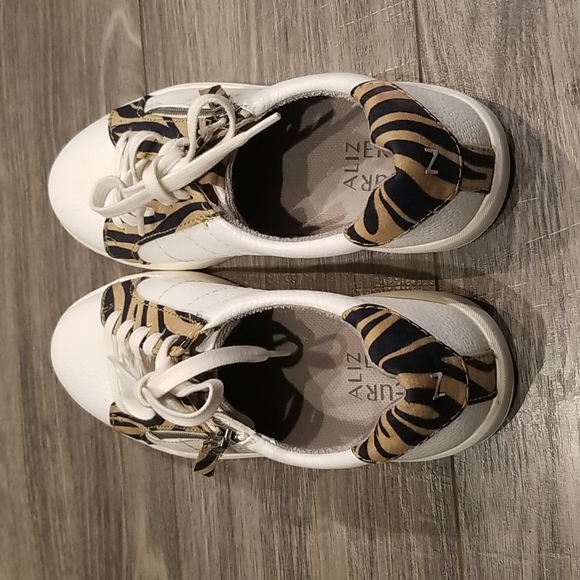 naturalizer sneakers